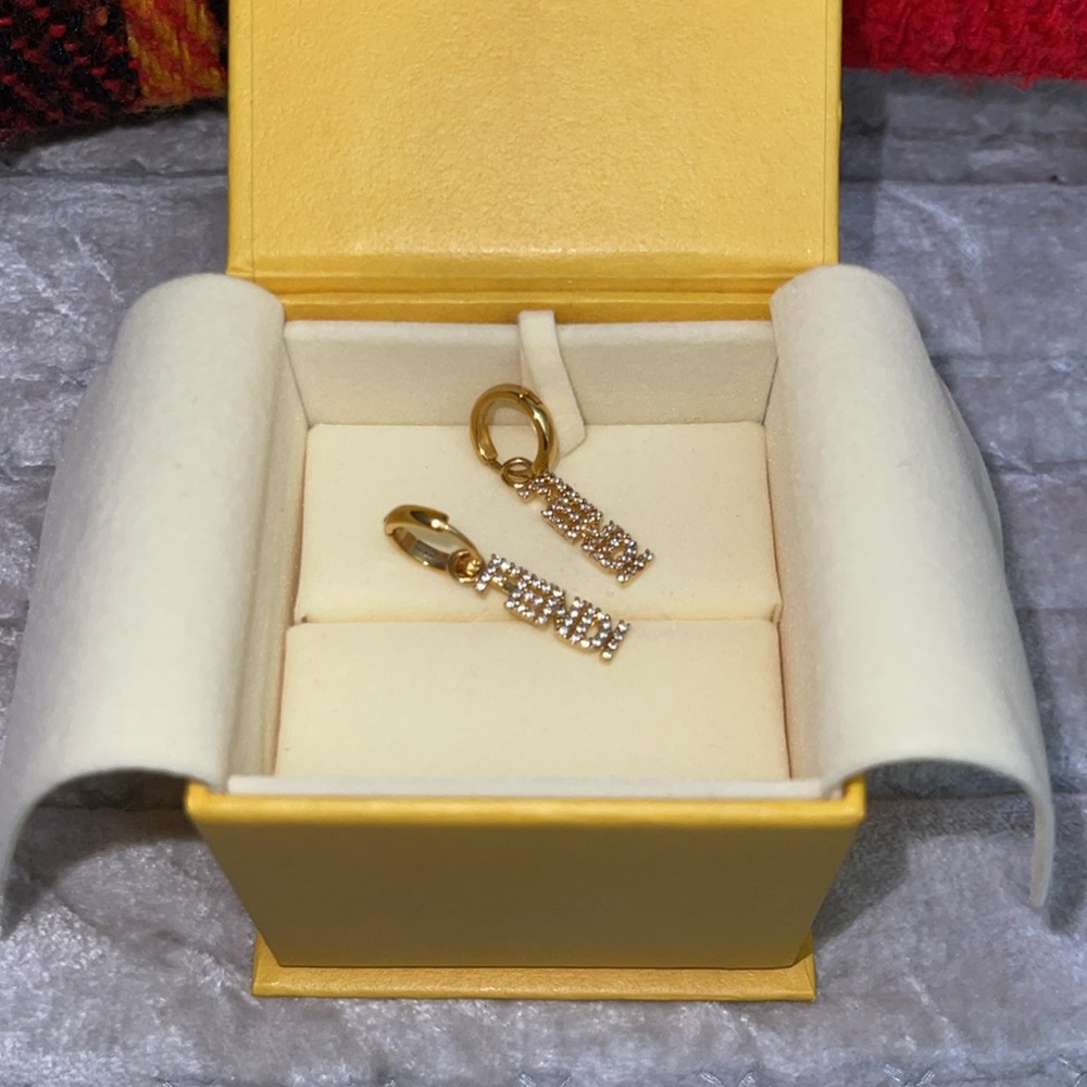 Fendi Preloved earring with rhinestones excellent condition they are gorgeous